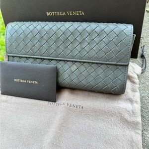 Bottega Veneta Blue Woven Leather Wallet in GUC- w COA